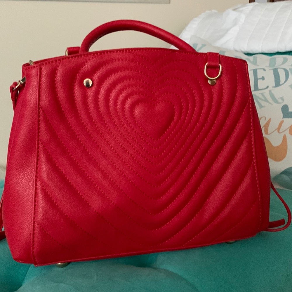 Lip Stick Red 💄 Betsey Johnson Leather Heart Purse 💄